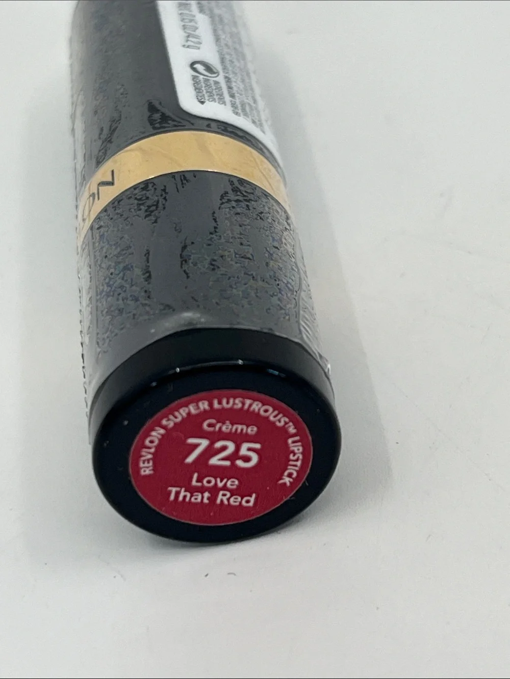 Revlon Super Lustrous Lipstick - Love That Red (725) - Full Size - Sealed